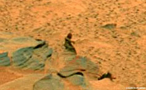 تمثال غريب  على سطح كوكب المريخ