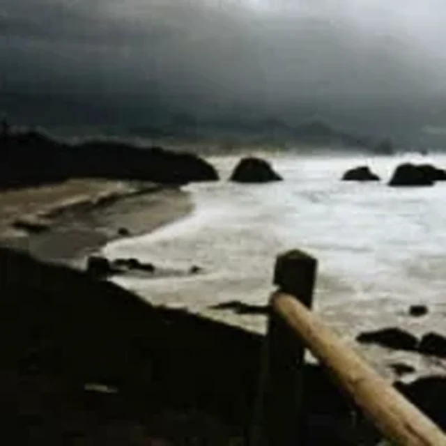 شاطىء دوماس