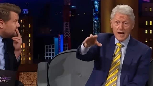 الرئيس بيل كلينتون يتحدث عن المخلوقات الخارجية